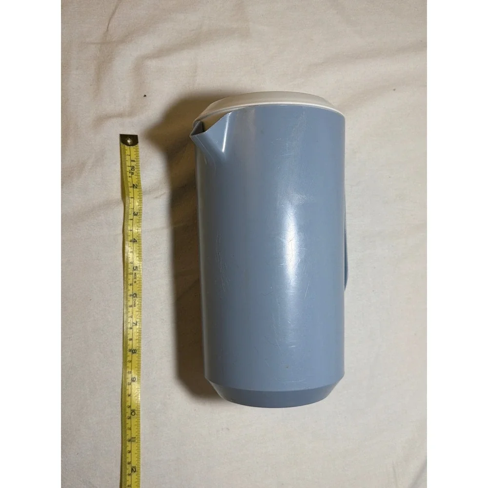Vintage Rubbermaid 2.25 Quart Pitcher Slate Blue Gray White Lid J2445 2129ML